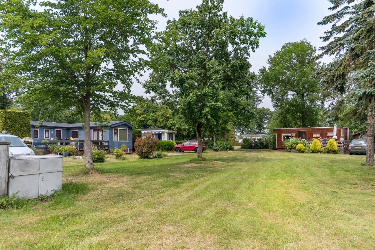Groot Hoek Chalet Met Airco ,Wasmachine, Vaatwasser,Droger En Luxe Keuken En Zwembad Op Camping! Immer Besser! Rijs Exterior foto